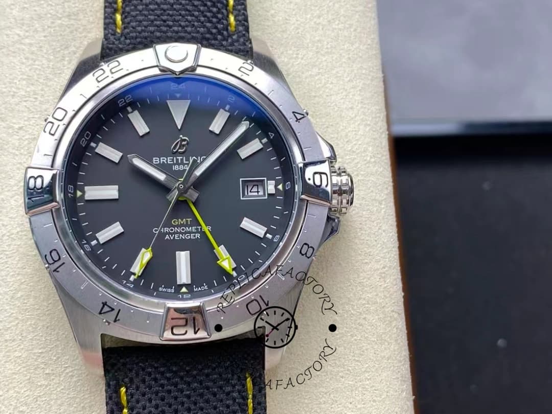 Breitling Avenger GMT 44MM Yellow Pointer A32320101B1X1 Replica — view 1