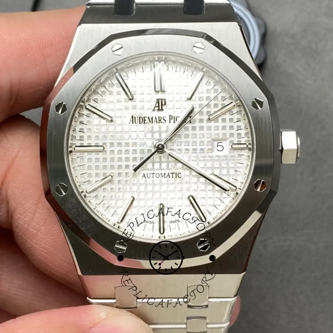 Silver-coloured patterned dial, baton-style markers and a silver-tone bracelet.