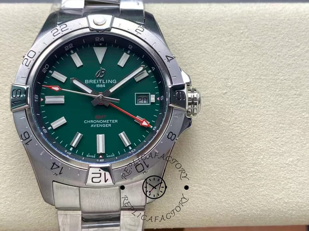 Breitling Avenger Automatic Gmt A32320101B1A1 Green Dial Replica — view 1