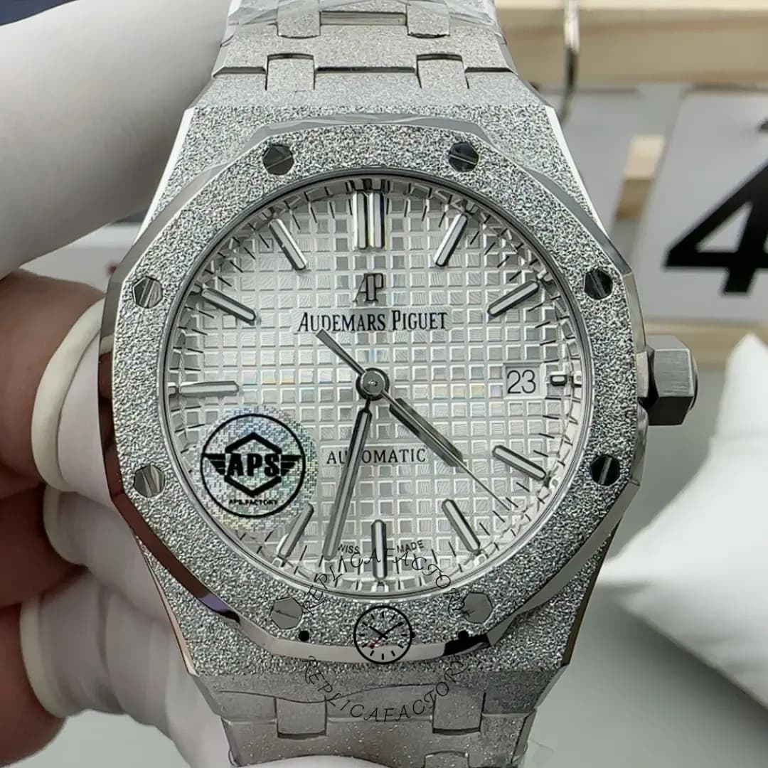 AP Royal Oak 41 Frosted White Gold Replica 15410BC.GG.1224BC.01 Silver Dial — view 1