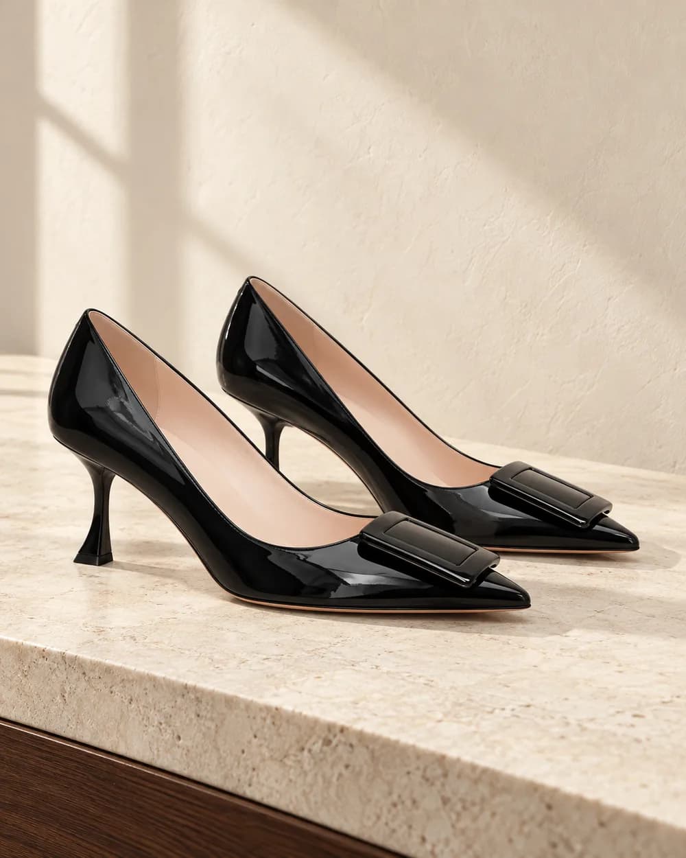 Roger Vivier Viv in the City pumps — Black patent